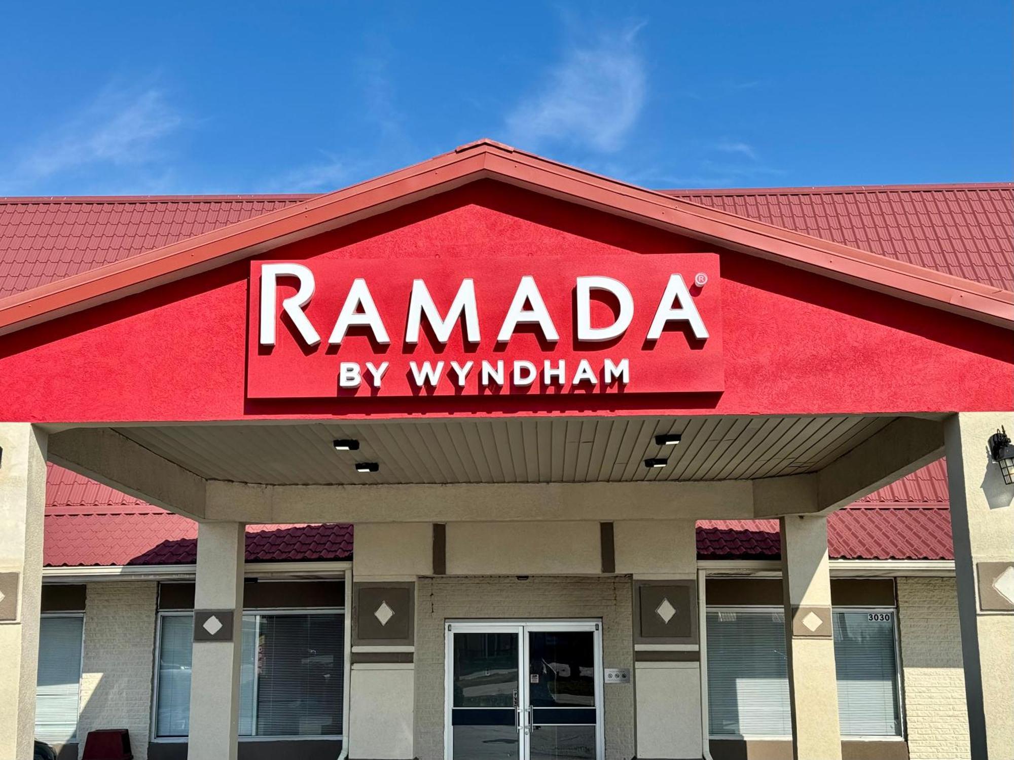 Ramada By Wyndham Lumberton 호텔 외부 사진