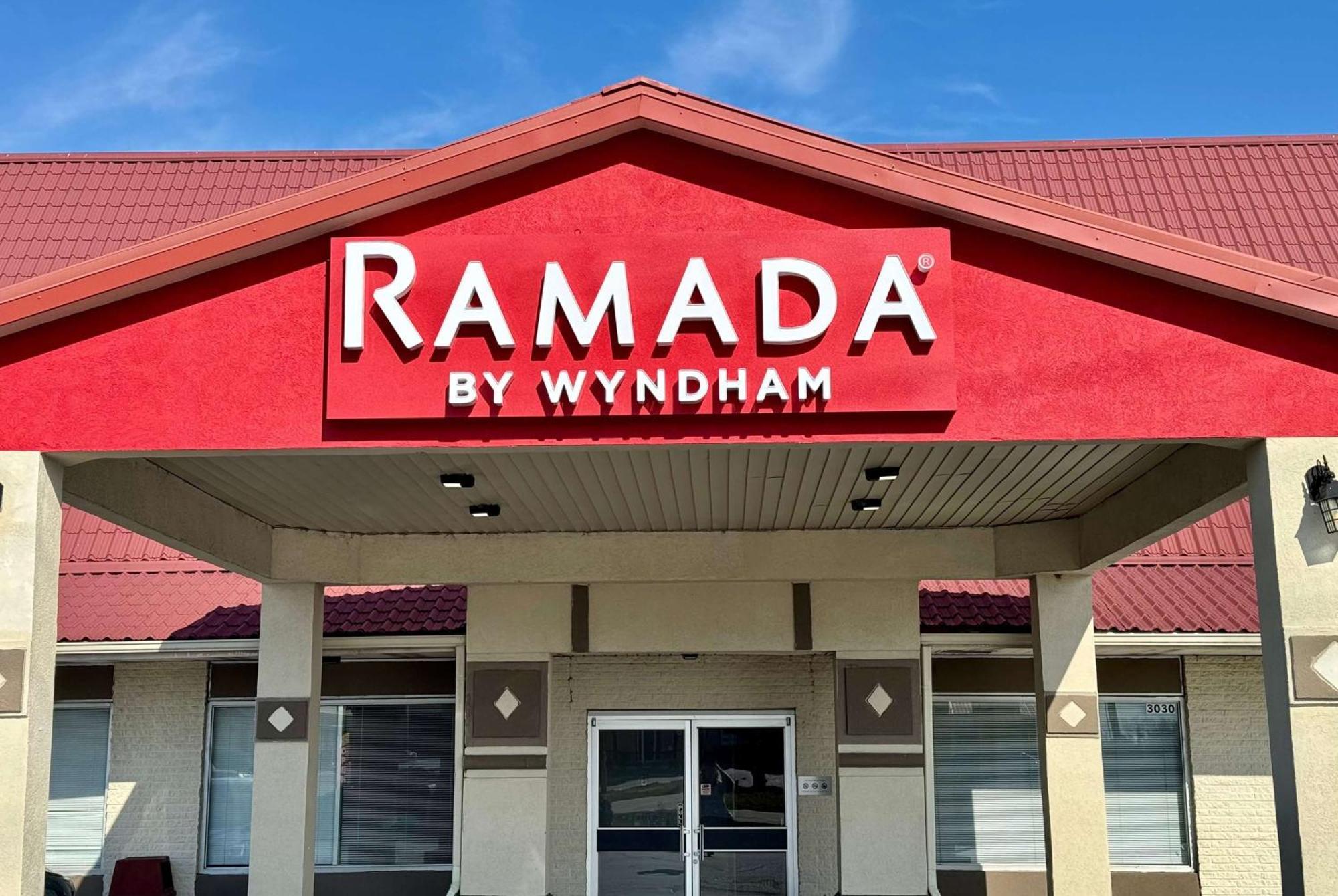 Ramada By Wyndham Lumberton 호텔 외부 사진